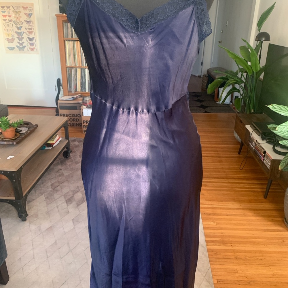 Barbizon Vintage Navy Blue Lace Trim Accordion Pleated Nightgown Slip - Picture 10 of 11